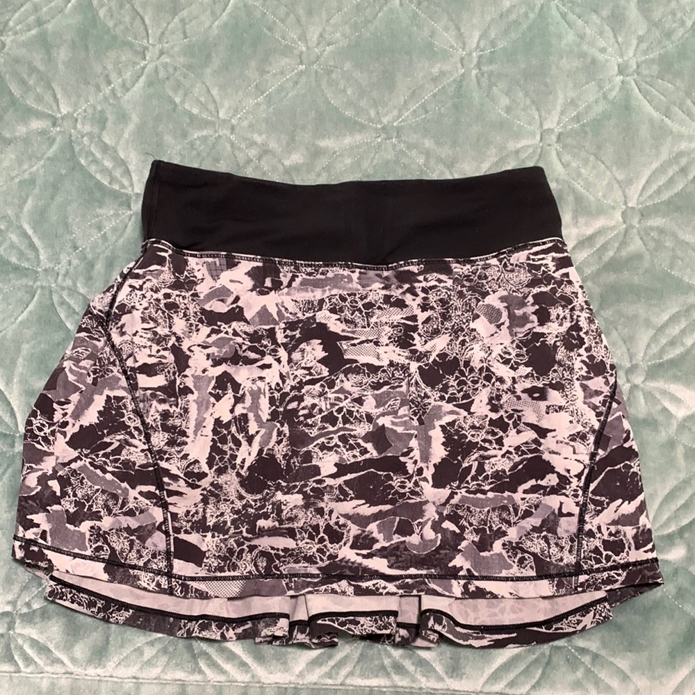 Lululemon Pacer Setter skort size 2 GUC black/white/grey